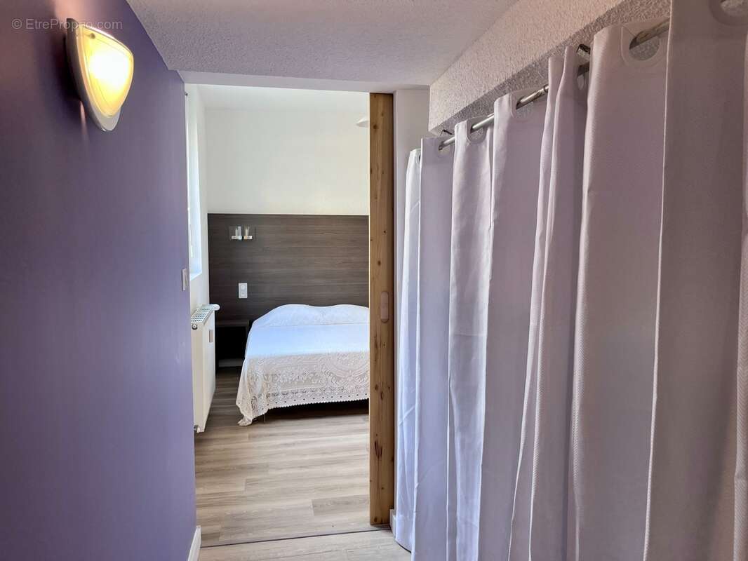ARGELES GAZOST Appartement T3 traversant rénové avec grande terrasse, parking et cave - photo 6
