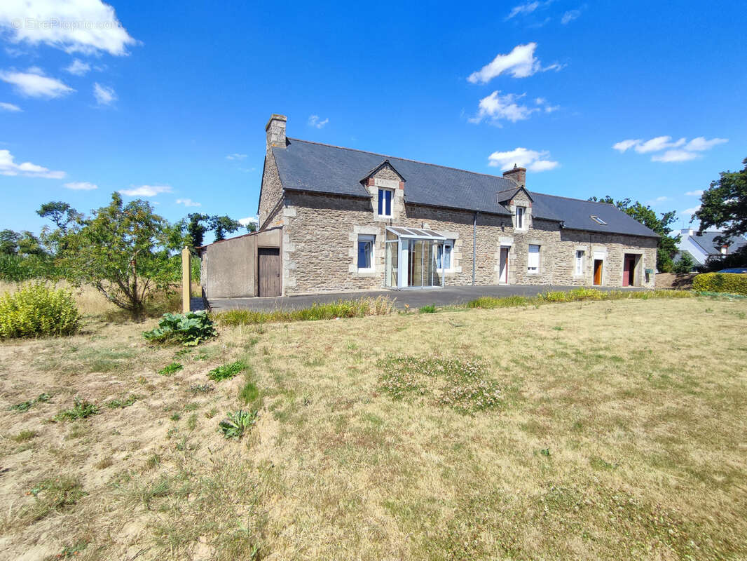 Maison à SAINT-TRIMOEL