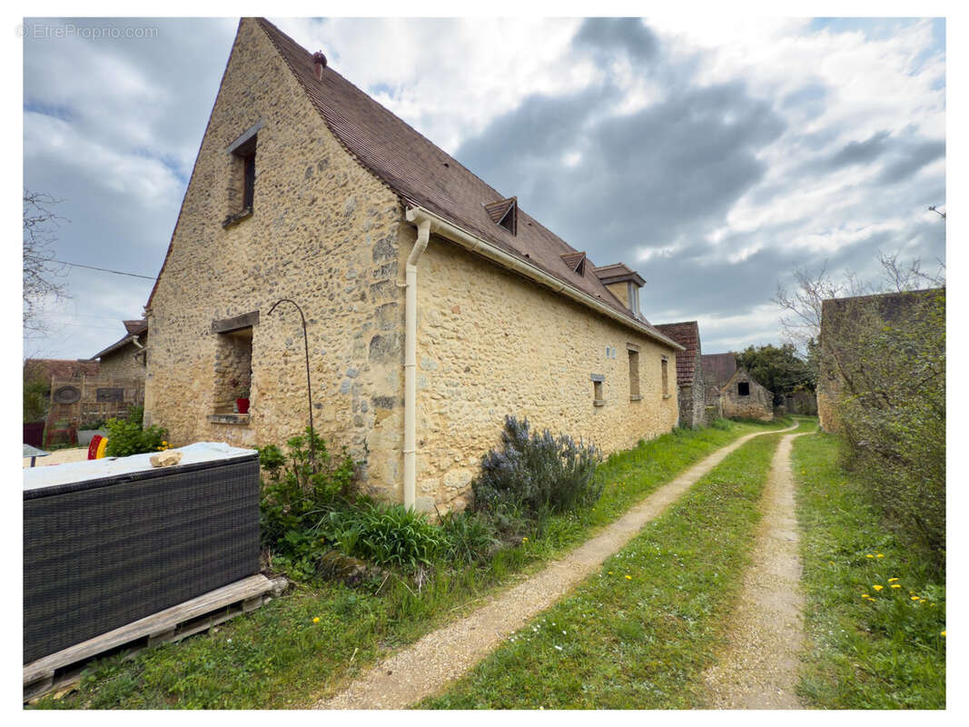 Maison à SAVIGNAC-DE-MIREMONT