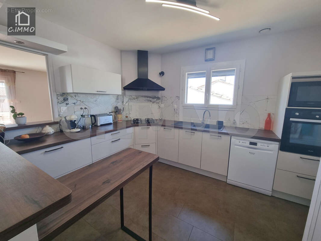 Villa de PP de 150 m2 de type 5 avec bureau, buanderie, piscine et garage - photo 6