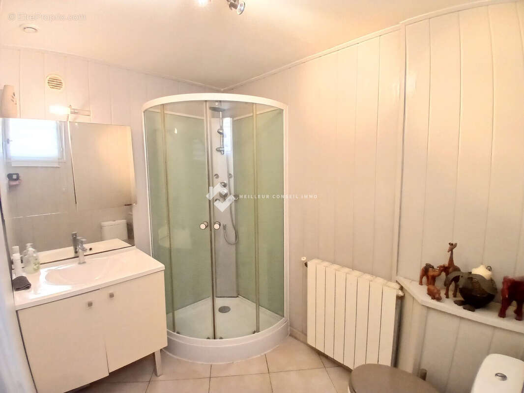 Salle d'eau - Maison à CHELLES