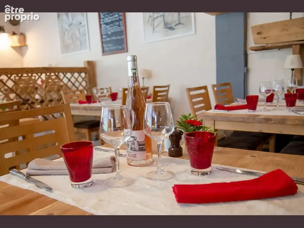 Dpt Haute Savoie (74), à vendre SALLANCHES Restaurant Murs et fonds avec terrasse - photo 2