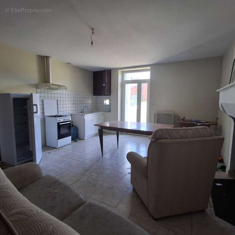 Maison 84 m² à Roumazieres-Loubert  - photo 7