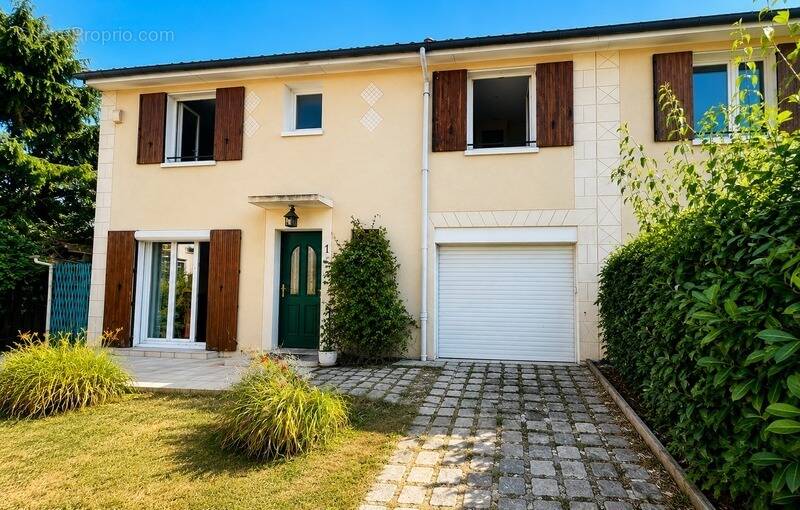 Maison à MONTATAIRE