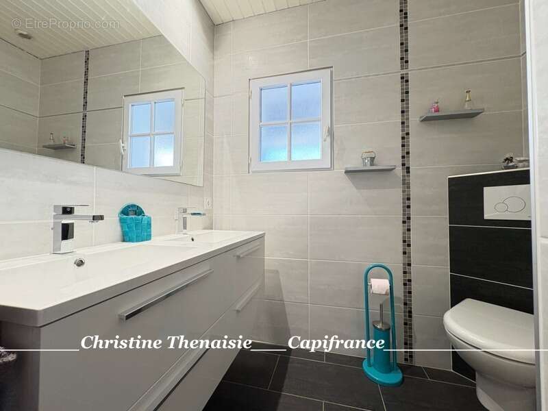 Maison à vendre 5 pièces - Plain-Pied - 3 chambres - 2 salles d'eau - 3 wc - Piscine couverte - 2 garages SAINT HILAIRE DE RIEZ  - photo 22