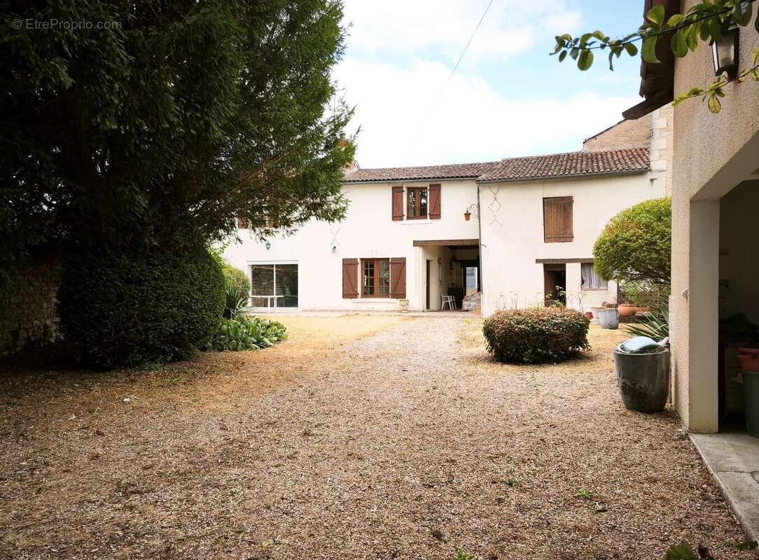 Maison 4 chambres et studio independant - jaunay marigny - photo 3