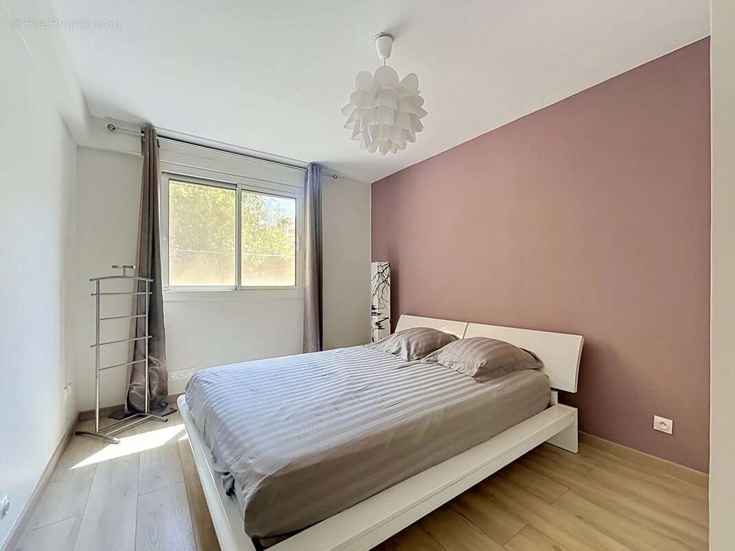 Appartement à SAINT-LAURENT-DU-VAR