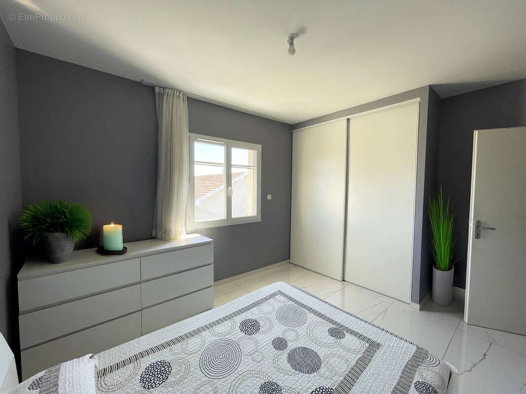 Maison à SALAISE-SUR-SANNE