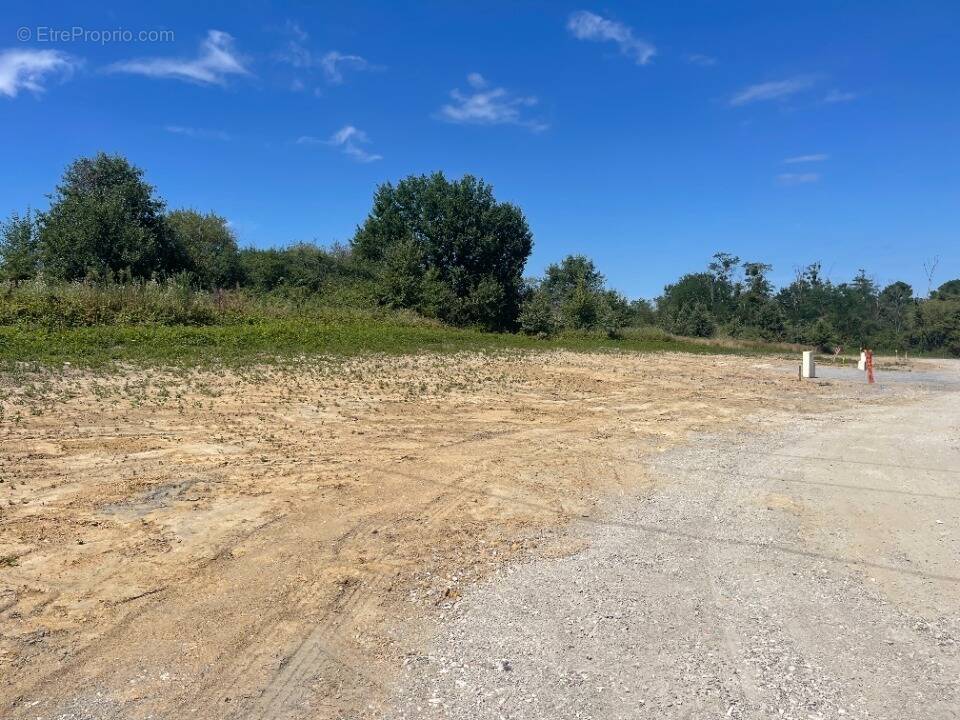 Terrain à BROUQUEYRAN