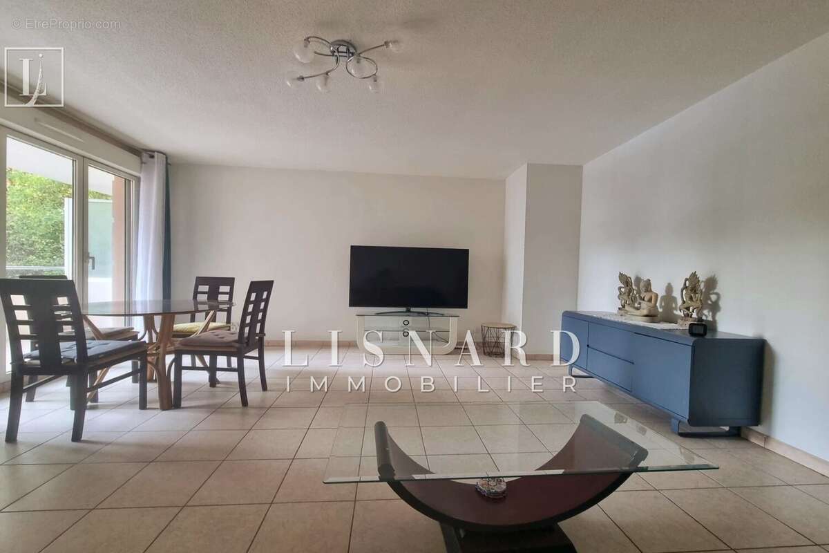 Appartement à VALLAURIS