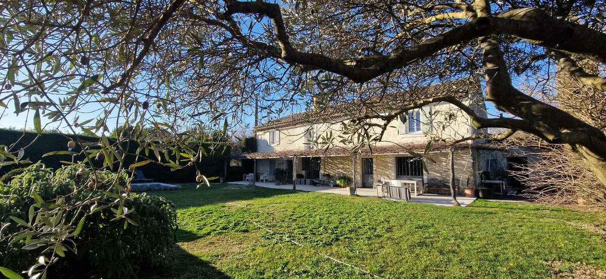 Maison à SUZE-LA-ROUSSE