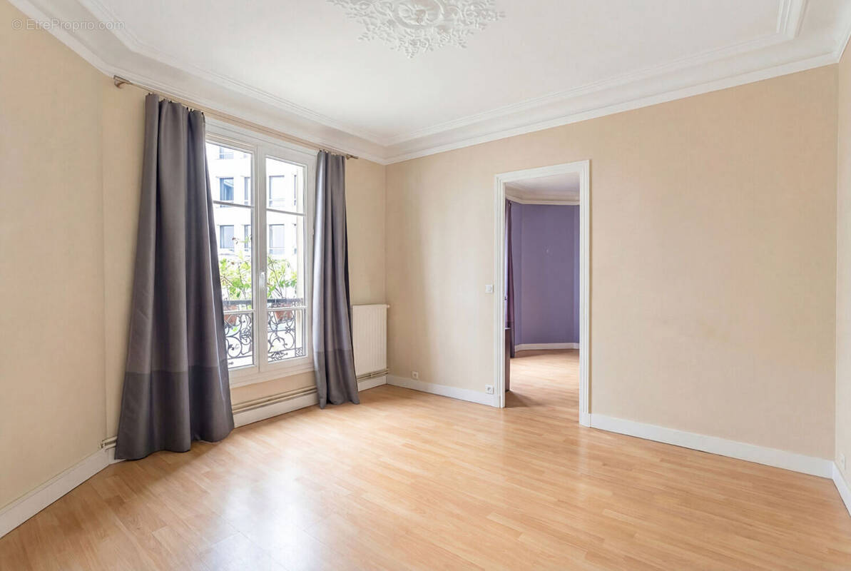 Appartement à PARIS-17E