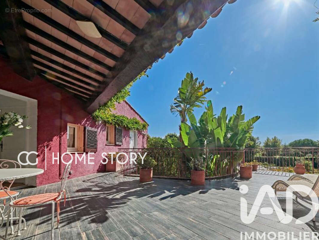 Maison 427 m² à La Londe-Les-Maures  - photo 4