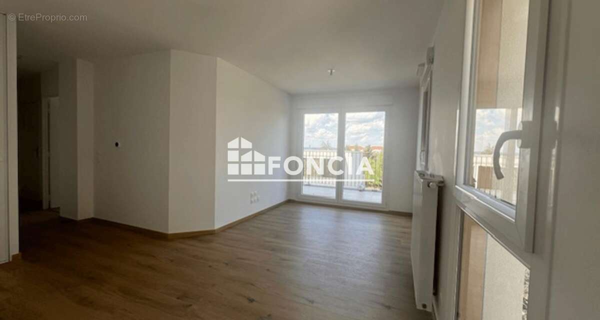 Appartement à MEYZIEU