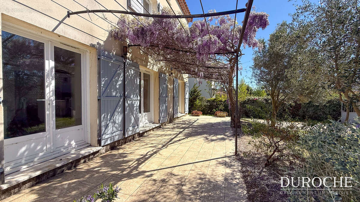 Maison à SAUVETERRE