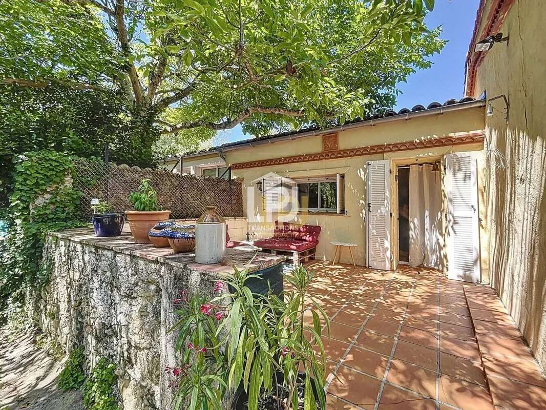Maison de campagne avec piscine et parc arboré - photo 2