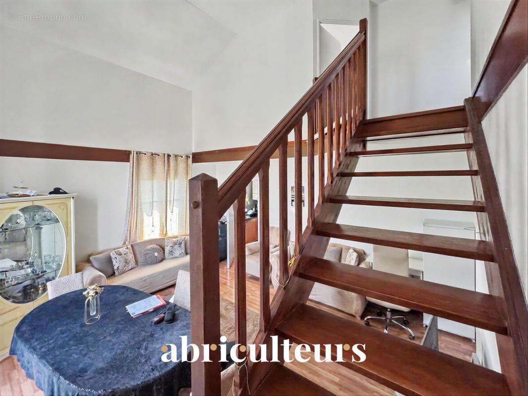 Appartement duplex - 78 m² - 4 pièces - en vente à Villeneuve-la-Garenne Avenue du Ponant (92390) - photo 6
