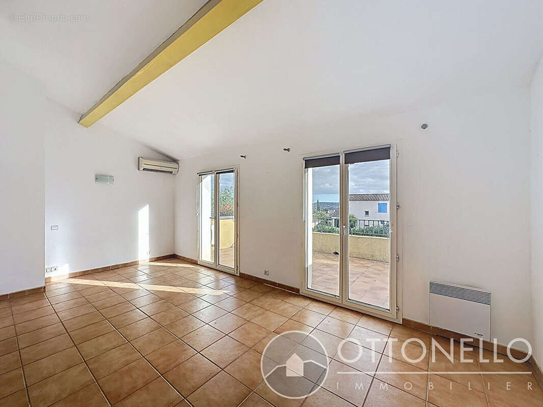 Maison à ROQUEBRUNE-SUR-ARGENS