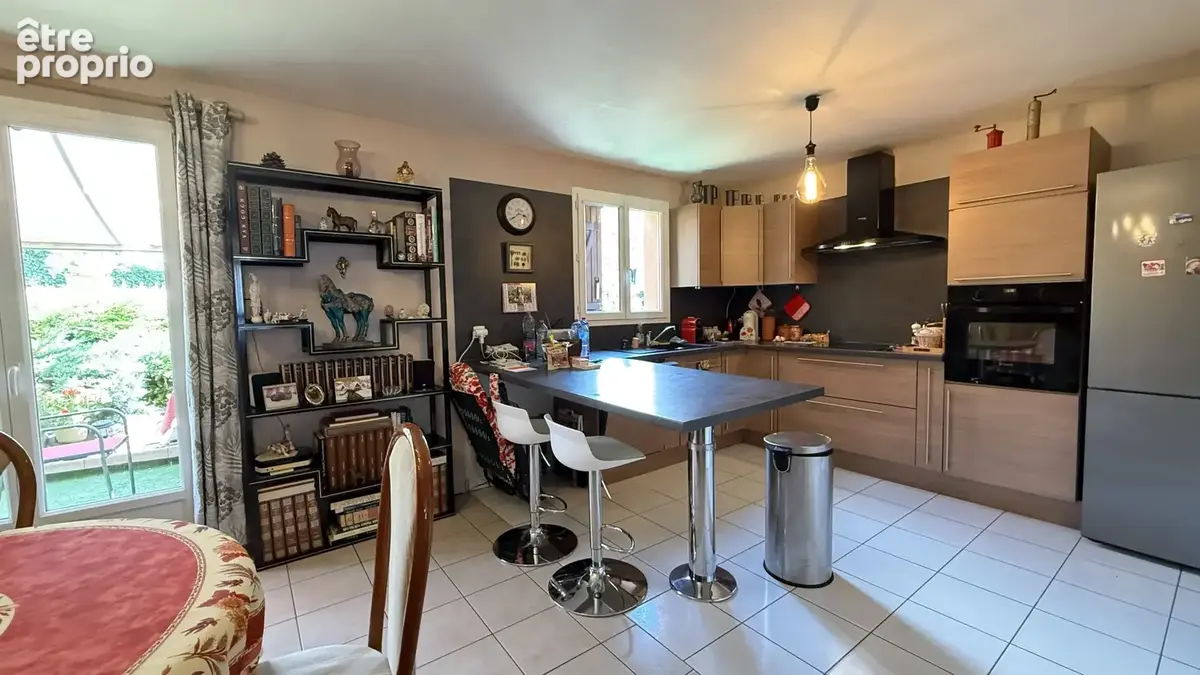Viager occupé Monsieur 82 ans et Dame 89 ans - Maison de plain-pied avec garage et jardin - photo 2