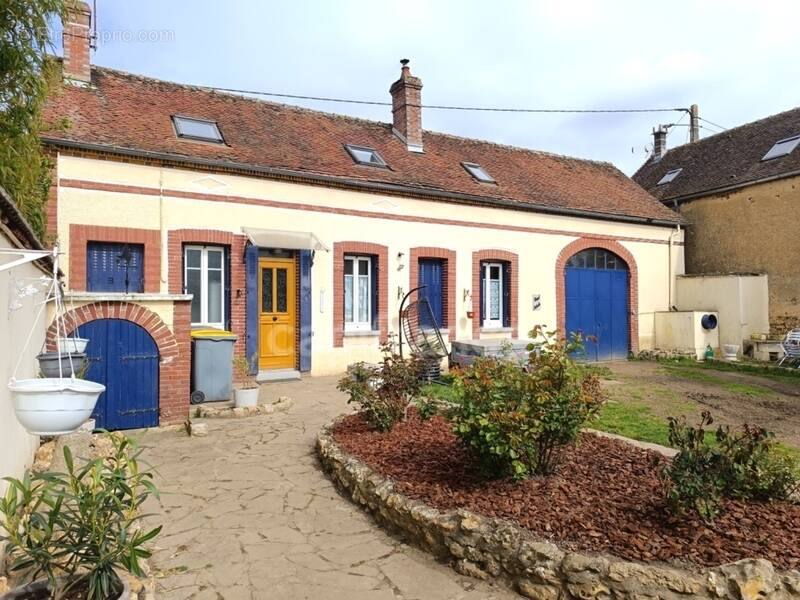 Maison à VILLENEUVE-SUR-YONNE