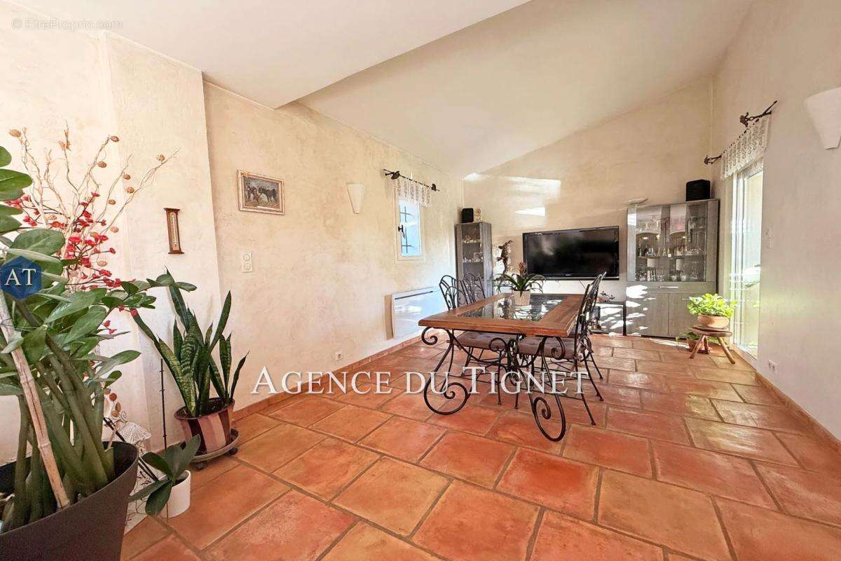 Maison à SAINT-CEZAIRE-SUR-SIAGNE