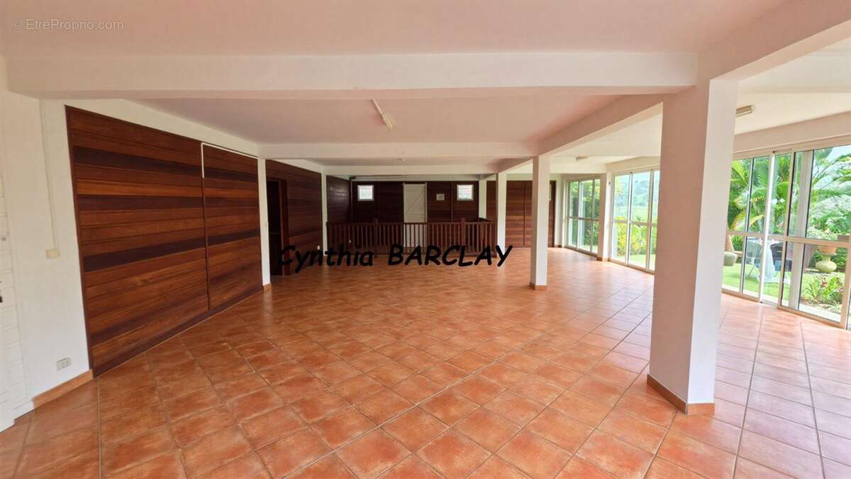 Maison 300 m² à Riviere-Pilote  - photo 8