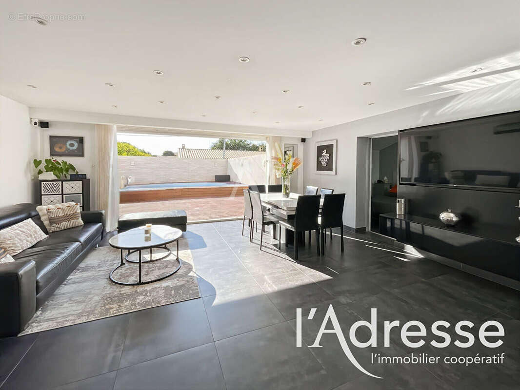 Maison Marseille - 4 pièces - 86 m2 (dont 59,84m2 en loi carrez) - photo 2