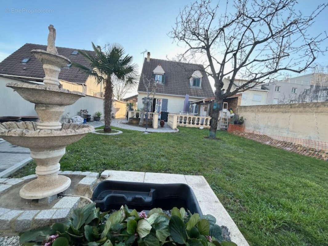 Maison à SARTROUVILLE