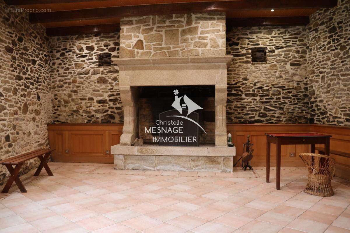 Maison à LANGROLAY-SUR-RANCE