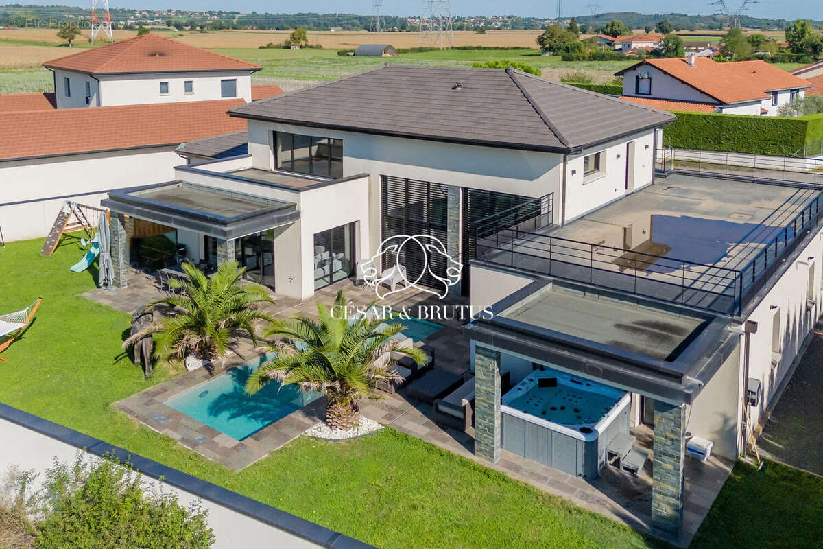 Maison 272 m² à Satolas-Et-Bonce  - photo 9