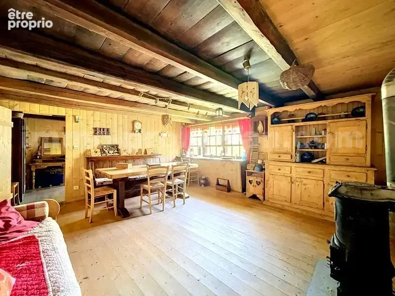 Chalet_D'Alpage_Brizon_Bonneville_secteur_calme_Nature_Residence_Secondaire_vue_montagne_rare_Atypique_frontière_Suisse_Genève_FRONTALIERS_salon_cuisine_terrain_boisé_