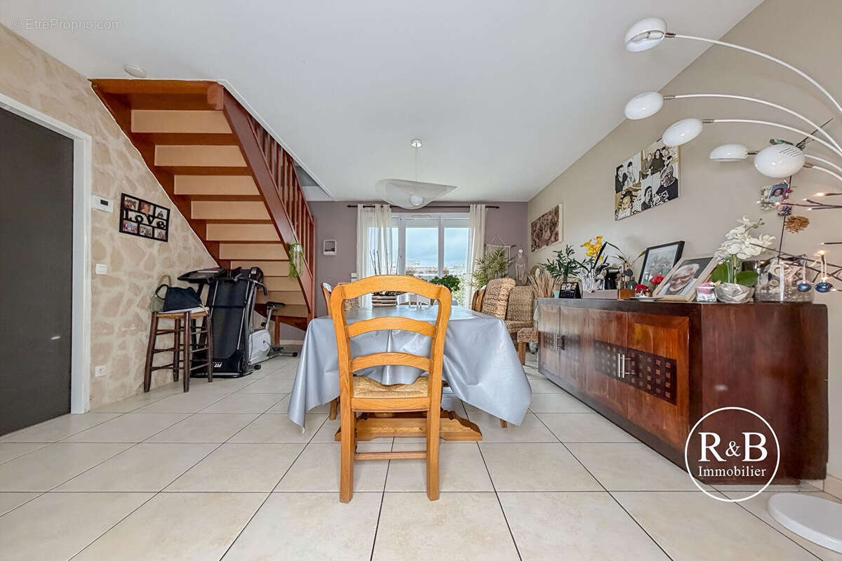 Maison à LES CLAYES-SOUS-BOIS