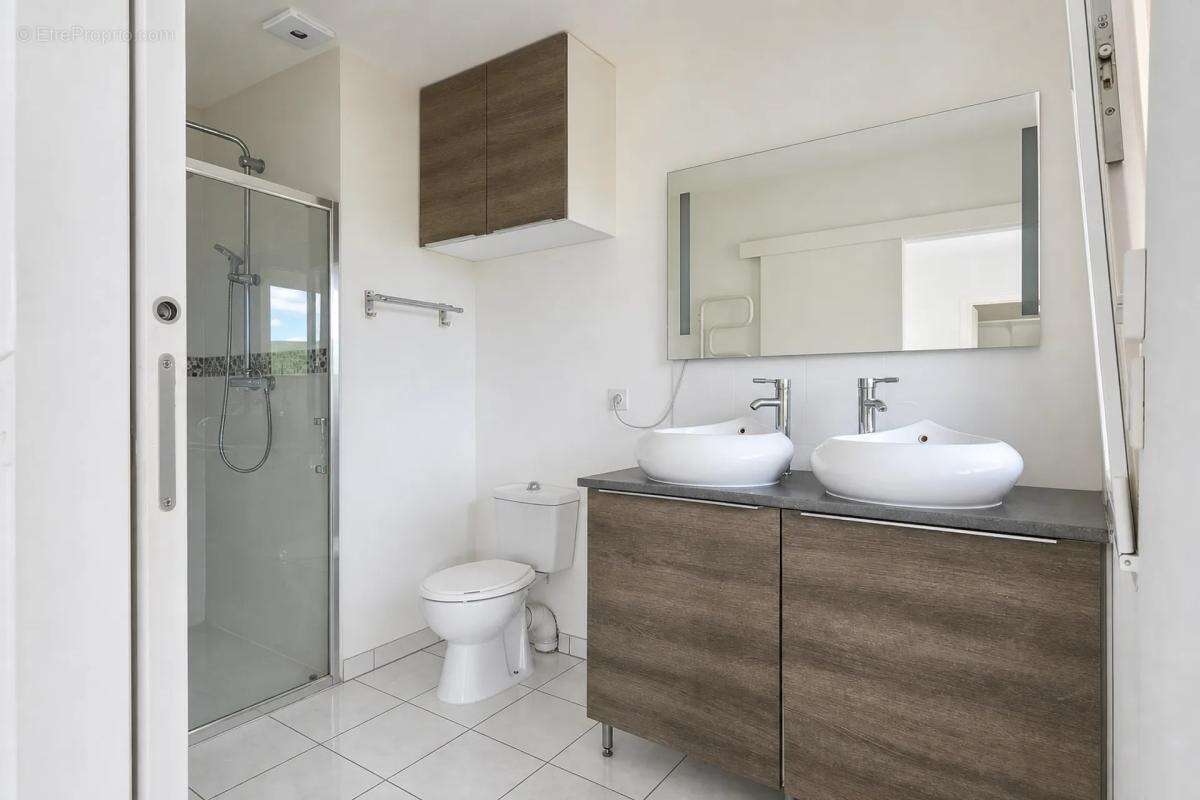 Urgent!! maison de 15 pièces, 344 m²,  partie louée à Peyrière - photo 7