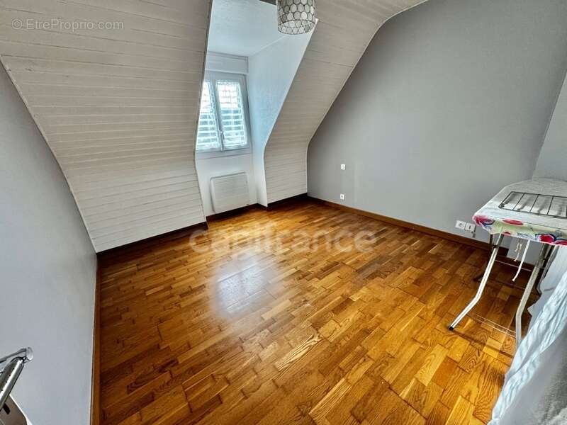 Maison familiale 137 m² – 4 chambres – Grand garage – Terrain clos 903 m² TREGLONOU (29) - photo 9