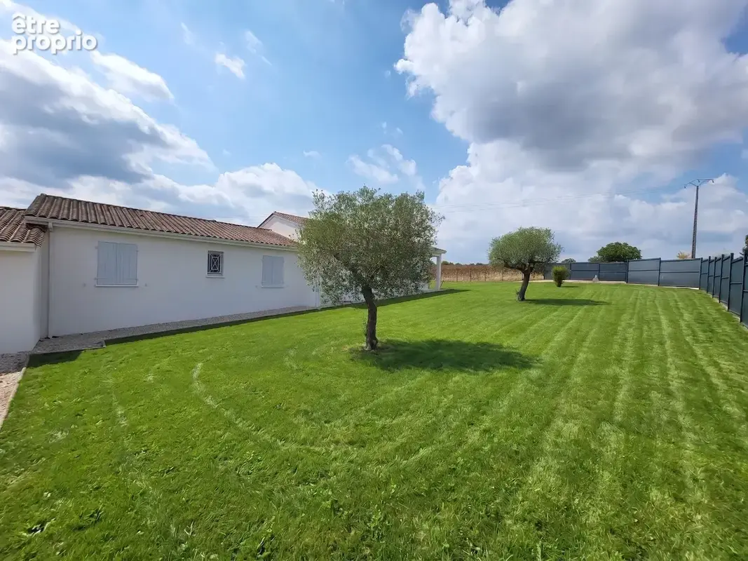 Coup de coeur pour cette magnifique maison avec piscine et vues dégagée sur terrain de 8249m2 - photo 13