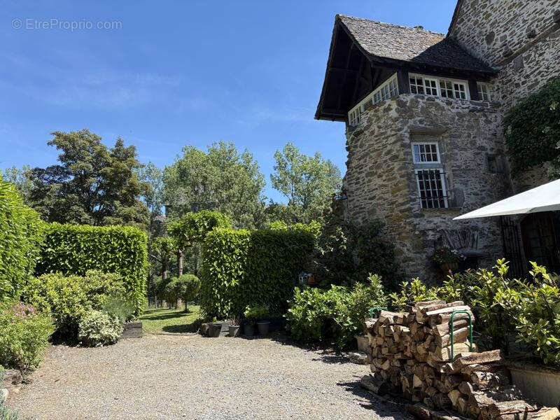 Maison à SEGUR-LE-CHATEAU