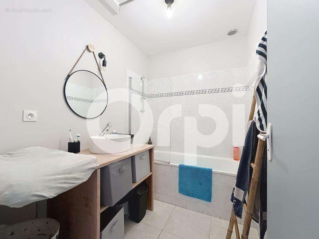 Maison à SAINT-PANTALEON-DE-LARCHE