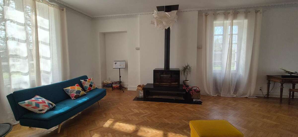 Maison à UCHACQ-ET-PARENTIS