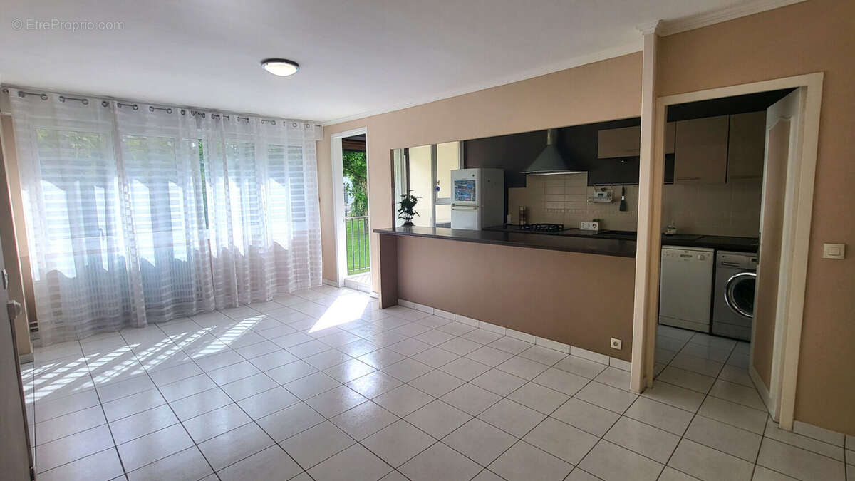Appartement à LES CLAYES-SOUS-BOIS