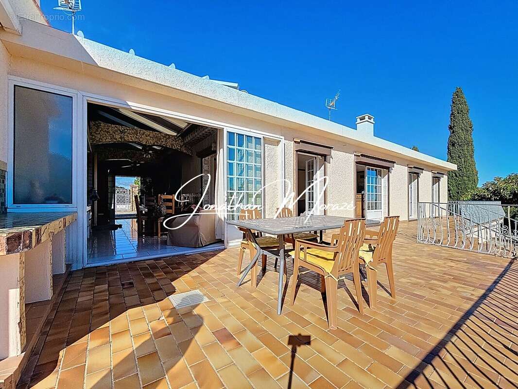 Maison à VILLELONGUE-DELS-MONTS