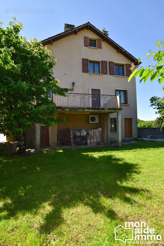 Maison à ONET-LE-CHATEAU
