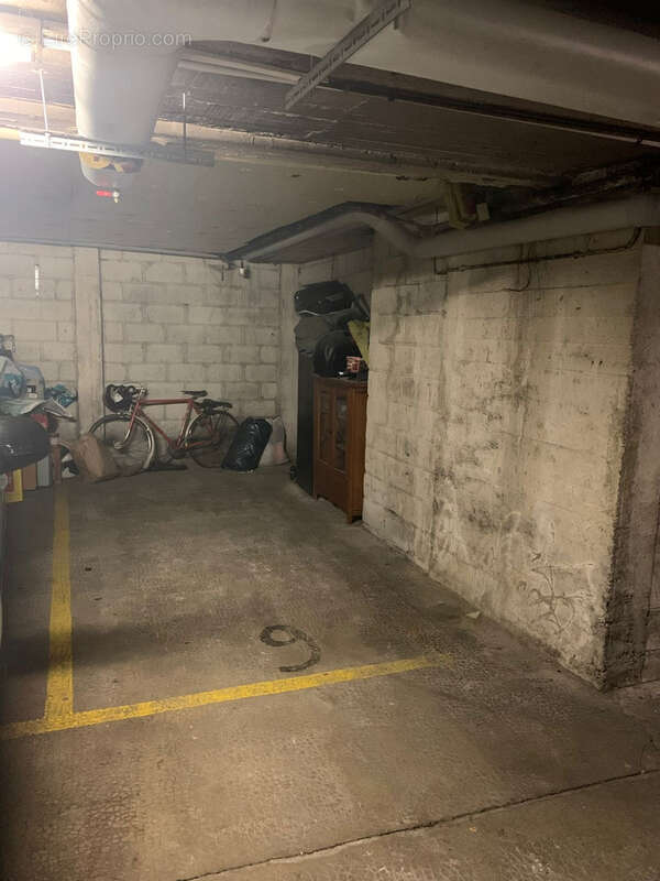 Parking à MONTREUIL