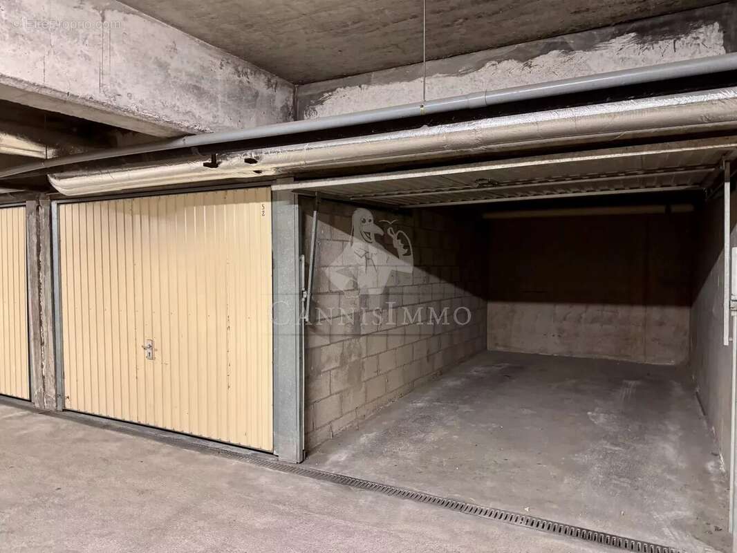 Parking à CANNES