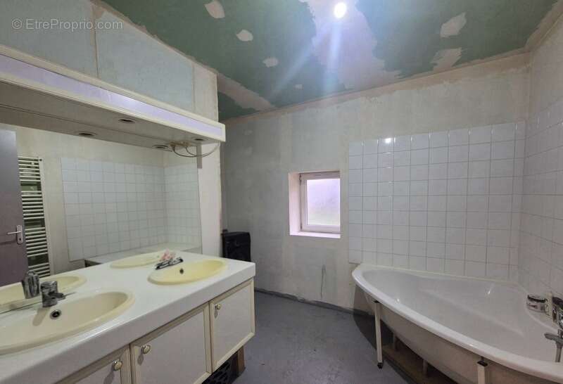 Maison à vendre 154 m² grange dépendances terrain 3400 m² 6 BONNAT (23) - photo 6