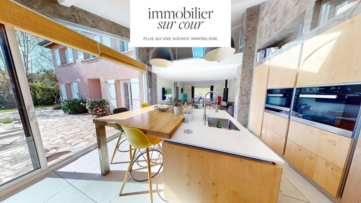 Maison à SAINT-GENEST-LERPT