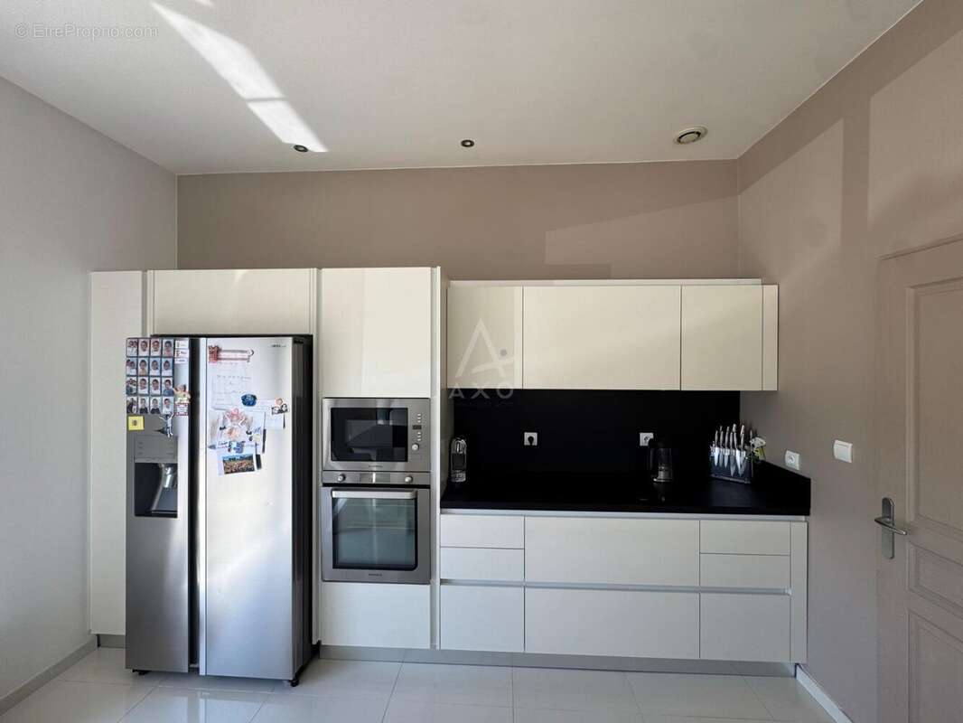 Maison familiale plain-pied: 3 chambres, terrain de 1 300 m², centre de Saint-Yzan-de-Soudiac - photo 9