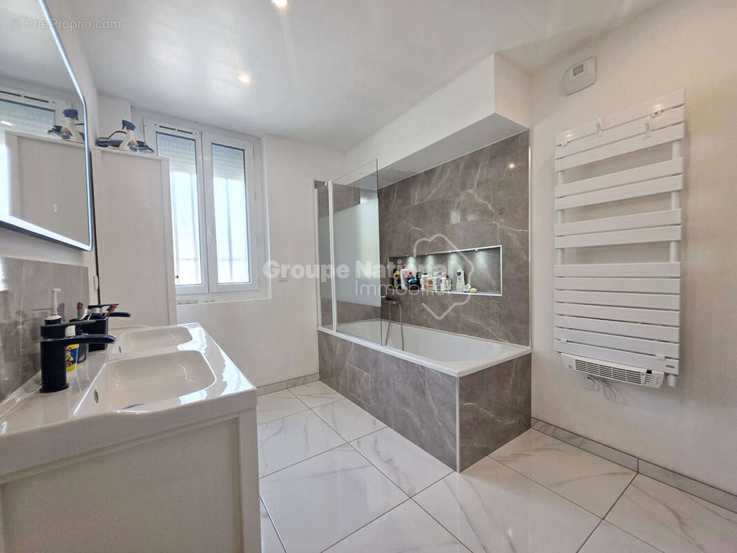 Maison de plain-pied rénovée,  80 m² , Miramas (13140) - photo 9