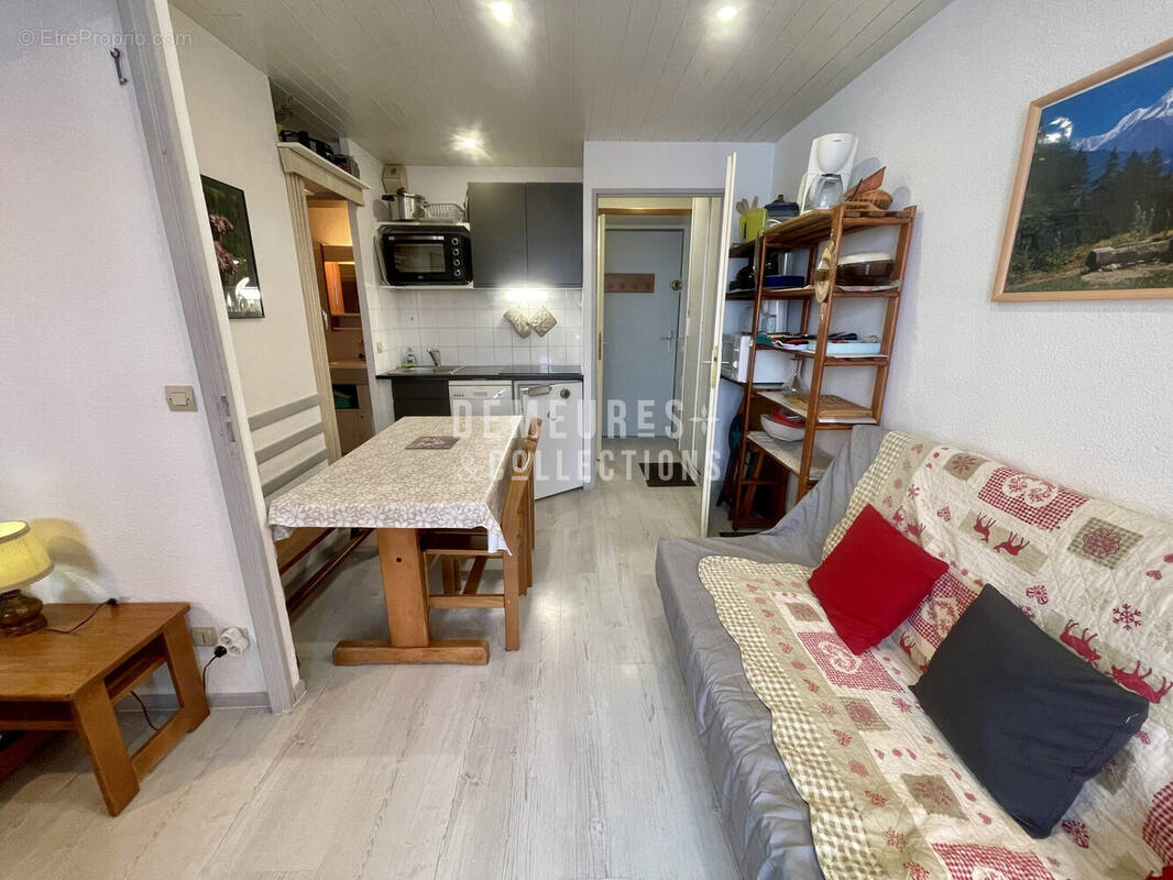 Salon / Cuisine - Appartement à LA COTE-D'AIME