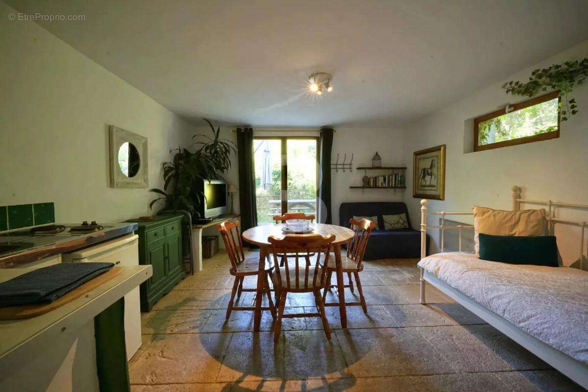 Maison à GREOLIERES