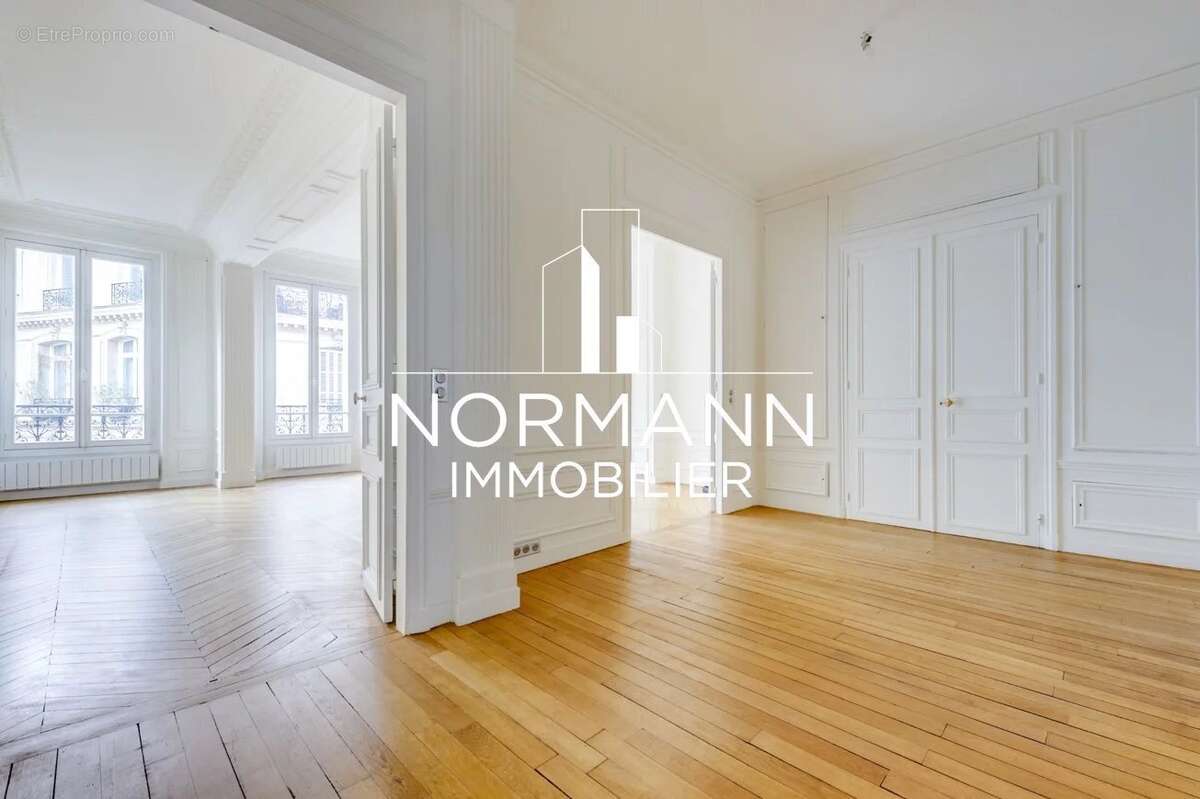 Appartement à PARIS-8E